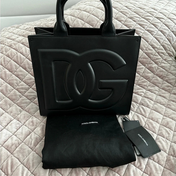 NWTS Medium calfskin DG Daily shopper Retails 
$2,340 bag tote with dust bag - Picture 3 of 16